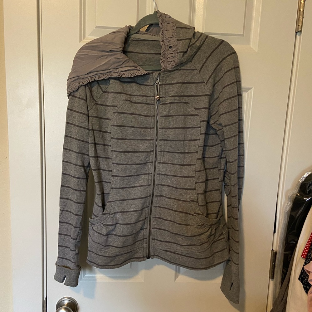 Lululemon hoodie size 10 great condition